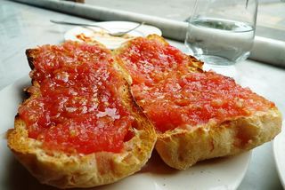 Bocadillo de aceite y tomate triturado