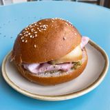 Bun Mortadela-Pistacho