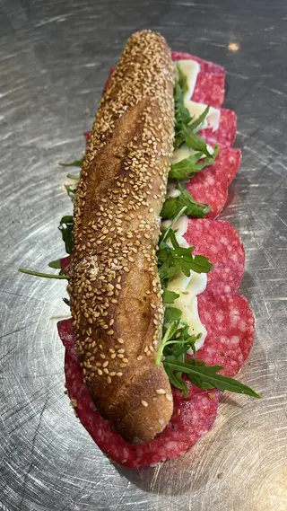 Salame spagnolo alle erbe, provola dolce, rucola olio EVO