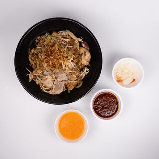 Makaron smażony z wołowiną