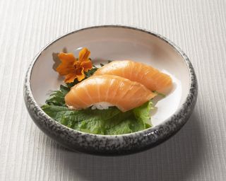 NIGIRI SALMON (2 PZS.)