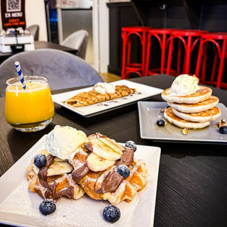 Гофрети - Белгийски гофрети с шоколад, банан, боровинки (1бр)