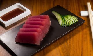 71. Sashimi tonno