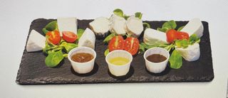 Il tris di caprini bío AZ. AG. Capre e Cavoli