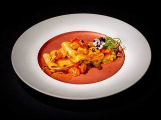 Paccheri con pesce spada, pomodorini, olive taggiasche