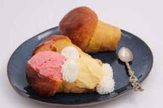 Babà con gelato