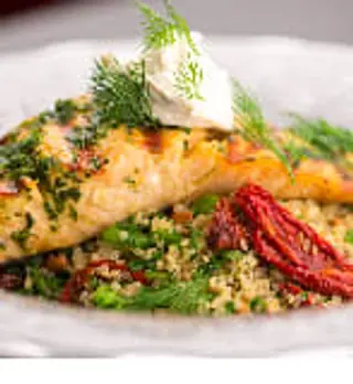 Grilled Salmon & Quinoa Salad