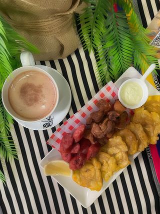 PATACÓN CON CHICHARRÓN Y CHORIZO CRIOLLO