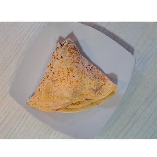 Palačinka sa kulenom, sirom i salatom sa pečurkama