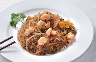 Spaghetti di soia con frutti di mare