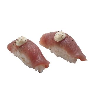 U16A Nigiri Atum com Pimenta Preta e Maionese