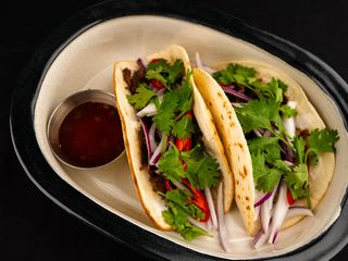 Тако з томленою телятиною (180g)