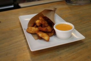 Lagrimitas De Bacalao Con Salmorejo (Plato Entero)