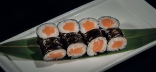 090. Hosomaki salmone