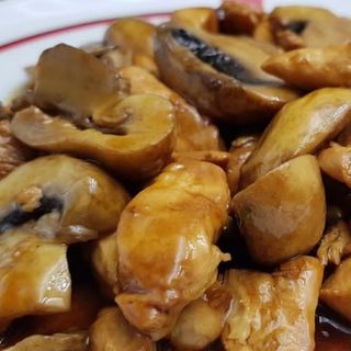Plato De Pollo Con Champiñones