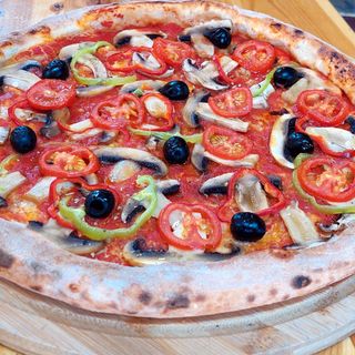 სამარხვო ბოსტნეულის პიცა 4 ნაჭრიანი