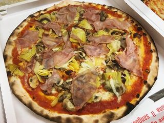 Pizza capricciosa