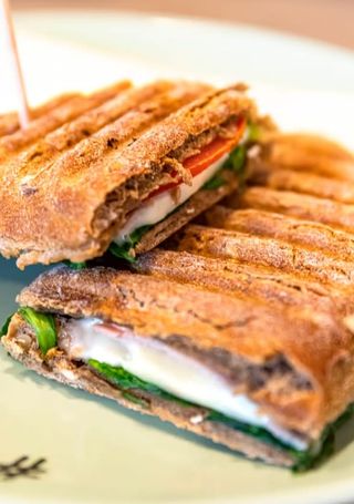 Sendvič sa šunkom i sirom