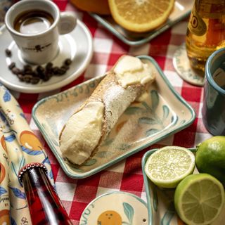 Cannolo sicilian Zuppa Inglese