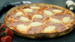 Pizza Hawaiană Ø 28cm / Ø 32cm/ Ø 45cm