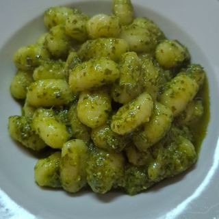 Gnocchi di patate al pesto 