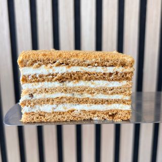 Porzione torta MEDOVIK