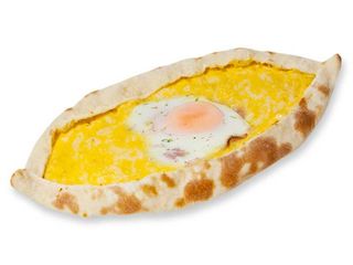 Пиде с сыром и яйцом