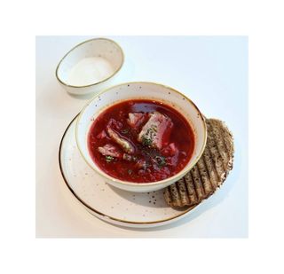 Борщ с говядиной и сметаной 