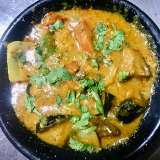 Vanta Tarkari/Aubergine curry/ Berenjena curry 