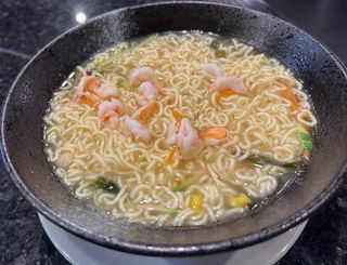206a. Ramen giapponese con gamberi