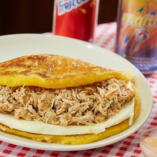 Cachapa De Pollo Desmechado