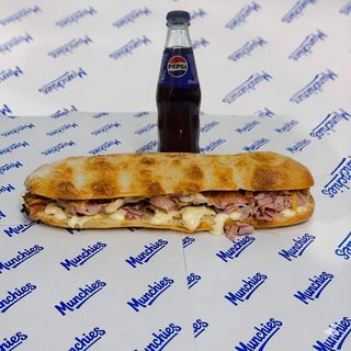 Anthony Bourdain sendvič + Pepsi