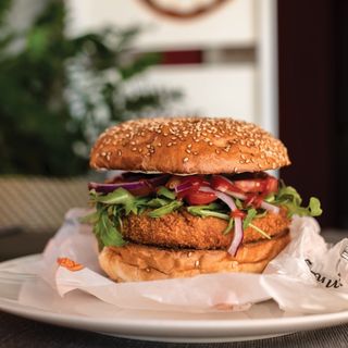 Wege burger z kotletem z ciecierzycy