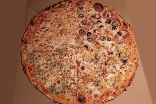 Пица Комбо - четири вкуса в една пица (1350гр)