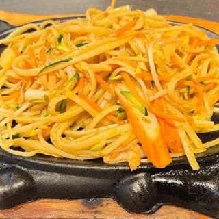 Spaghetti con misto di mare alla piastra