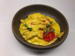 Piept de pui cu sos de curry Q