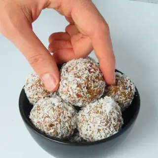 Carrot and coconut balls/ bolitas de coco con zanahoria