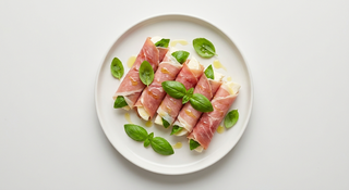 Rulou cu prosciutto crudo si mozzarella