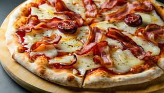 31. Pizza Boczek na śliwce 24cm