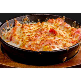 Запечени картофи с бекон, сметана, кашкавал и сирене (380г)