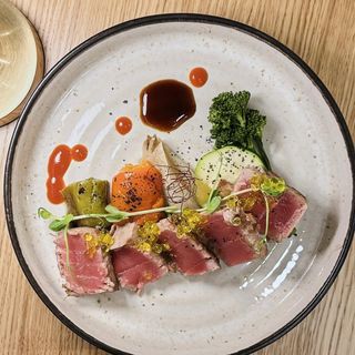 Tataki de atún con verduras