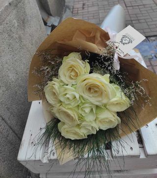 Buket od 11 Ruža Bele Boje B007