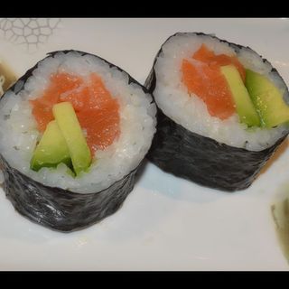 Maki De Salmón Con Aguacate (8 Pzs.)