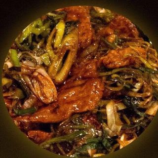 Filete de cordero salteado con puerro