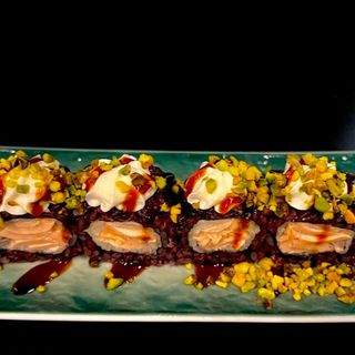 181.Black pistacchio roll