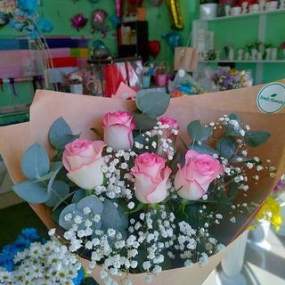 ვარდების თაიგული ჯომილია 5 ტოტი