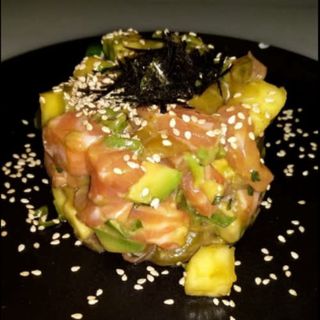Tartar De Salmón, Aguacate Y Mango 