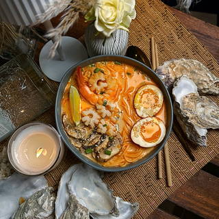 Рамен Том Ям з креветкою та кальмаром (500г)