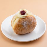 ბერლინური ფუნთუშა ვანილით და ალუბლით