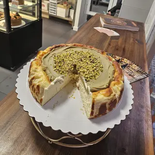 TARTA DE QUESO CON PISTACHOS (porción)